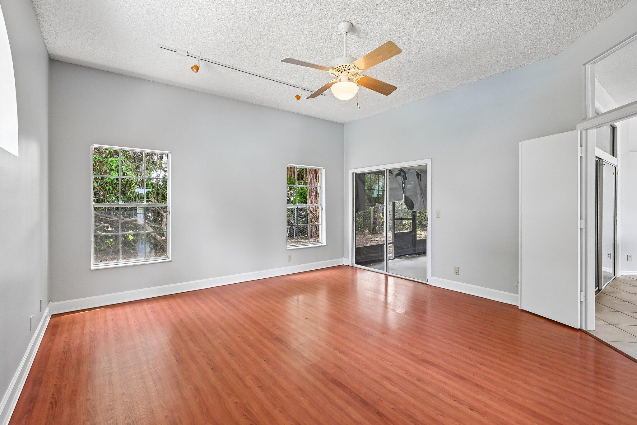 ROYAL PINES EST - Residential