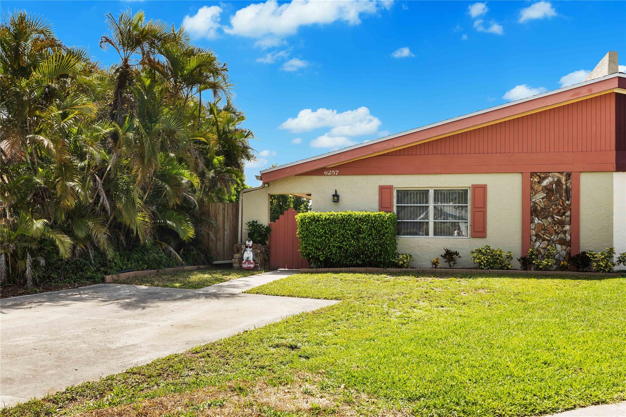 6257 NW 1st St 6257
