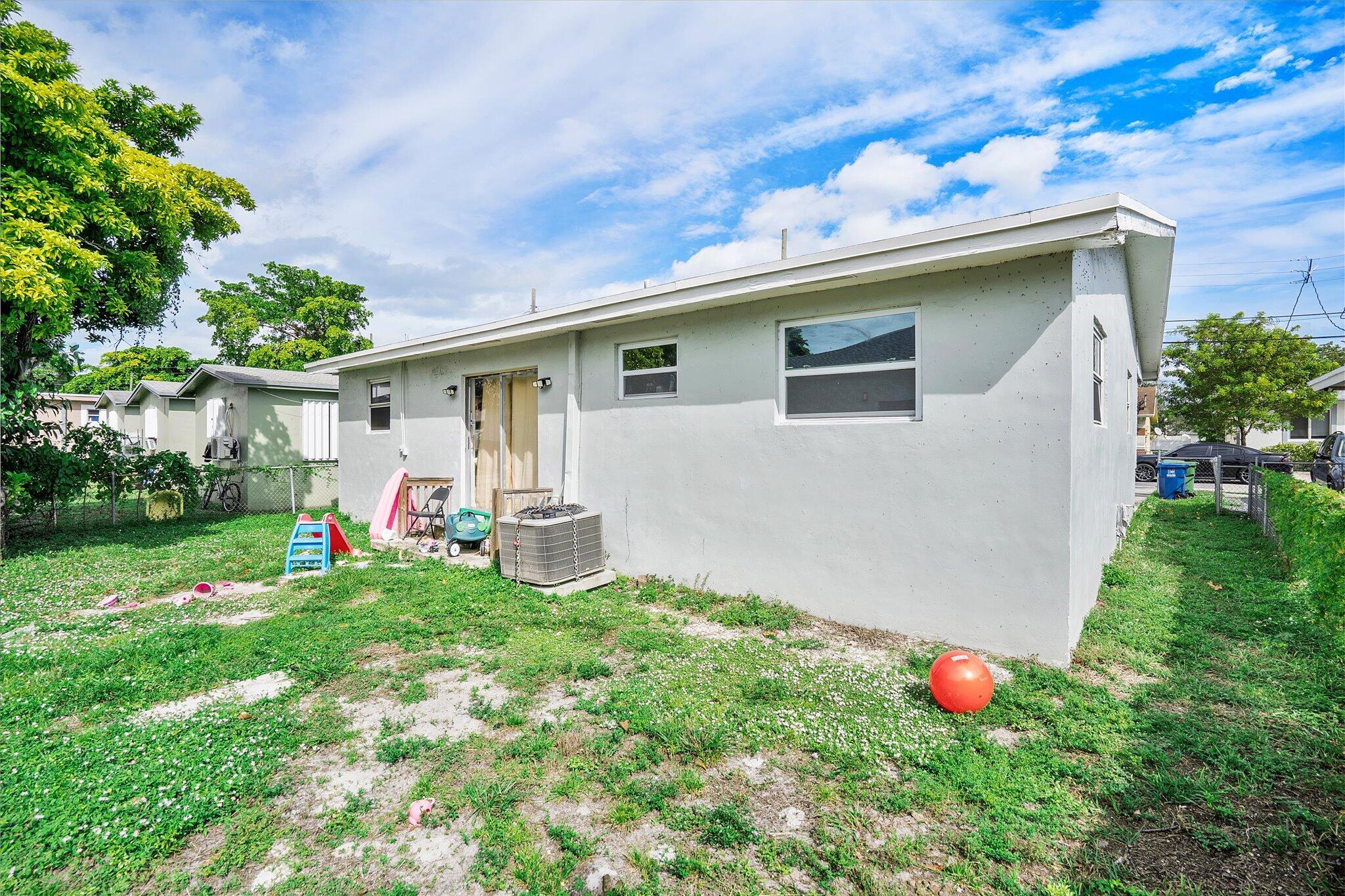 View photos, virtual tours, details... 811 NW 5th Avenue