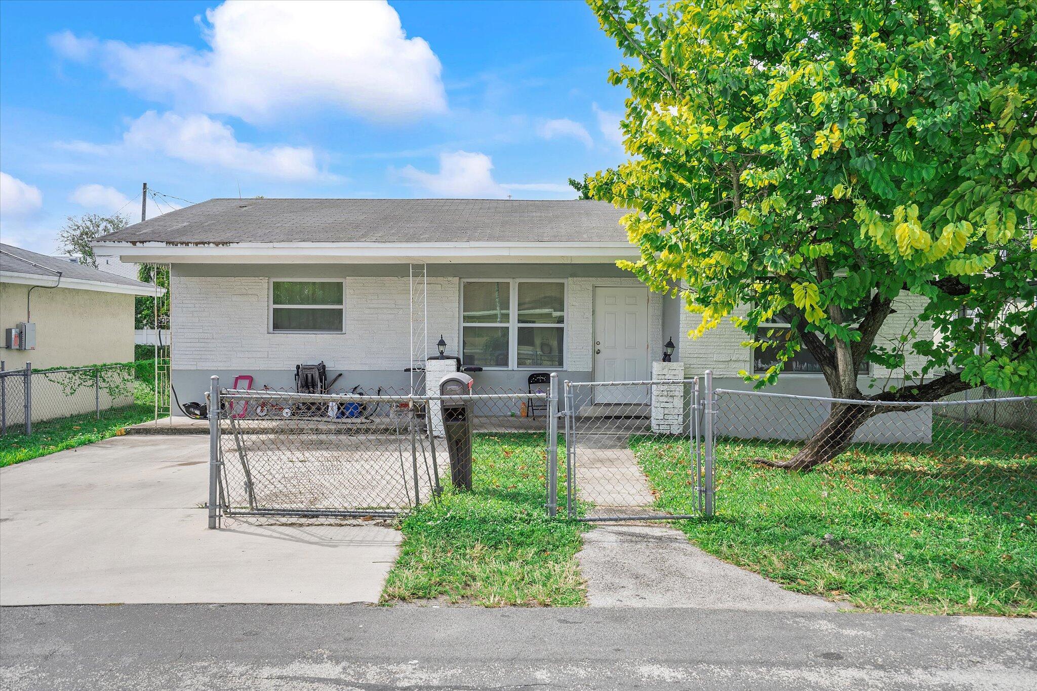 View photos, virtual tours, details... 811 NW 5th Avenue