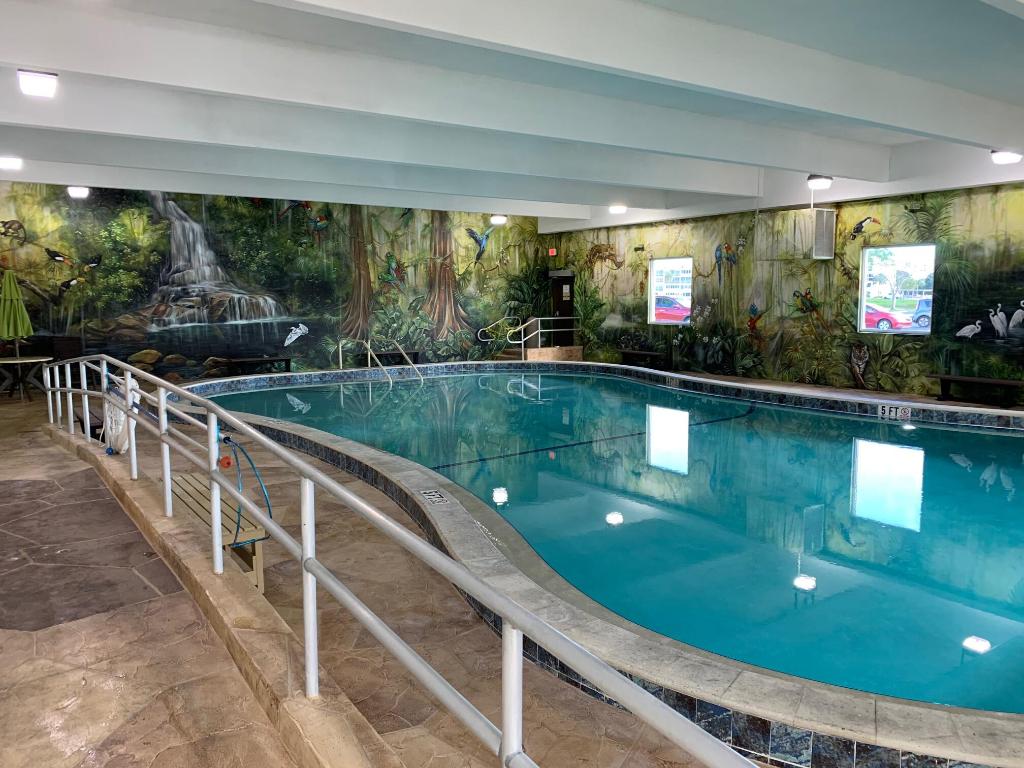 CENTURY VILLAGE - WINDSOR CONDOS - Residential