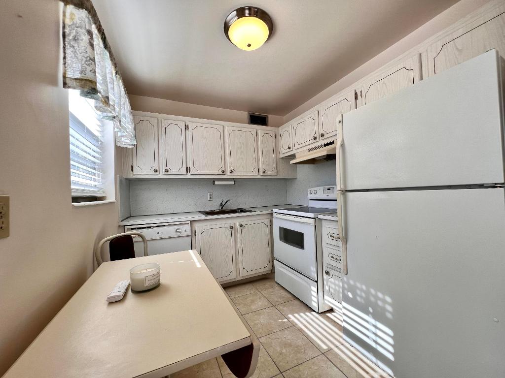 CENTURY VILLAGE - WINDSOR CONDOS - Residential