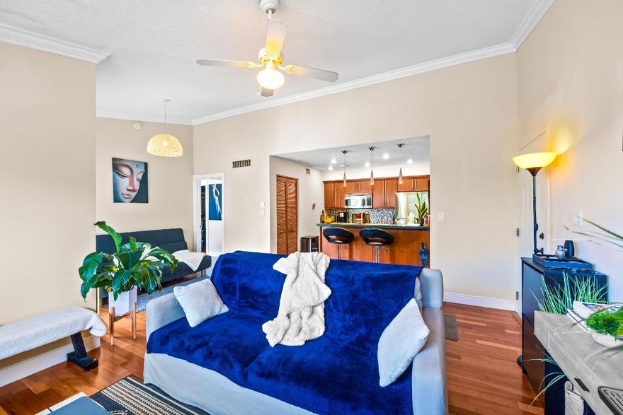 Enjoy South Florida living in this beautifully renovated 1-bedroom, 1-bathroom condo offering 841 sqft of bright, open space. The unit features vaulted ceilings, modern finishes, an in-unit washer and dryer, a spacious walk-in closet, and a private balcony.

Located in the desirable Hollywood Parc community, residents enjoy resort-style amenities including 2 pools with jacuzzis, BBQ grilling areas, a 24-hour fitness center, tennis courts, and a dog park. The community offers 24/7 surveillance, roving security, and controlled fob access for added peace of mind.

Conveniently situated near shopping, hospitals, schools, beaches, major highways, a golf club, and everyday essentials. Rental-ready and move-in ready.