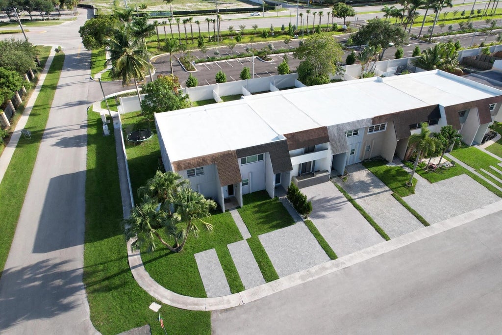 Photo of 9054 NW 35TH Place, Sunrise, FL 33351 (MLS # B26071058)