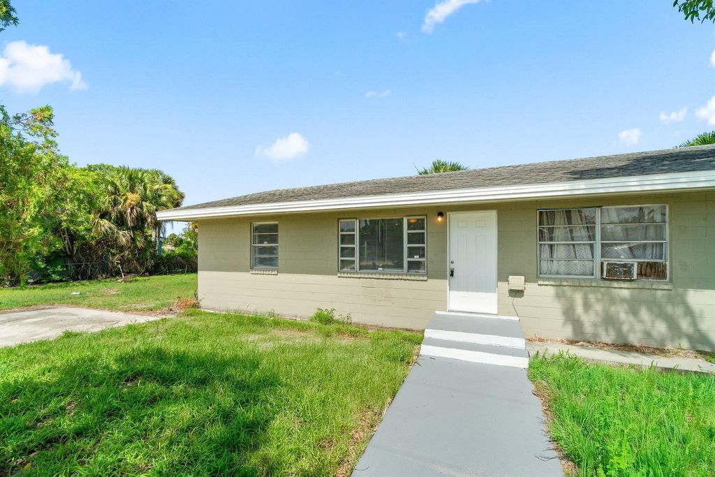 Photo of 815 Dundas Court #B, Fort Pierce, FL 34950 (MLS # R11104661)