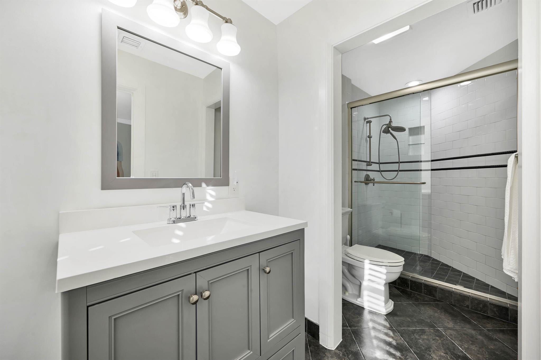 TROPICAL SHORES - Residential