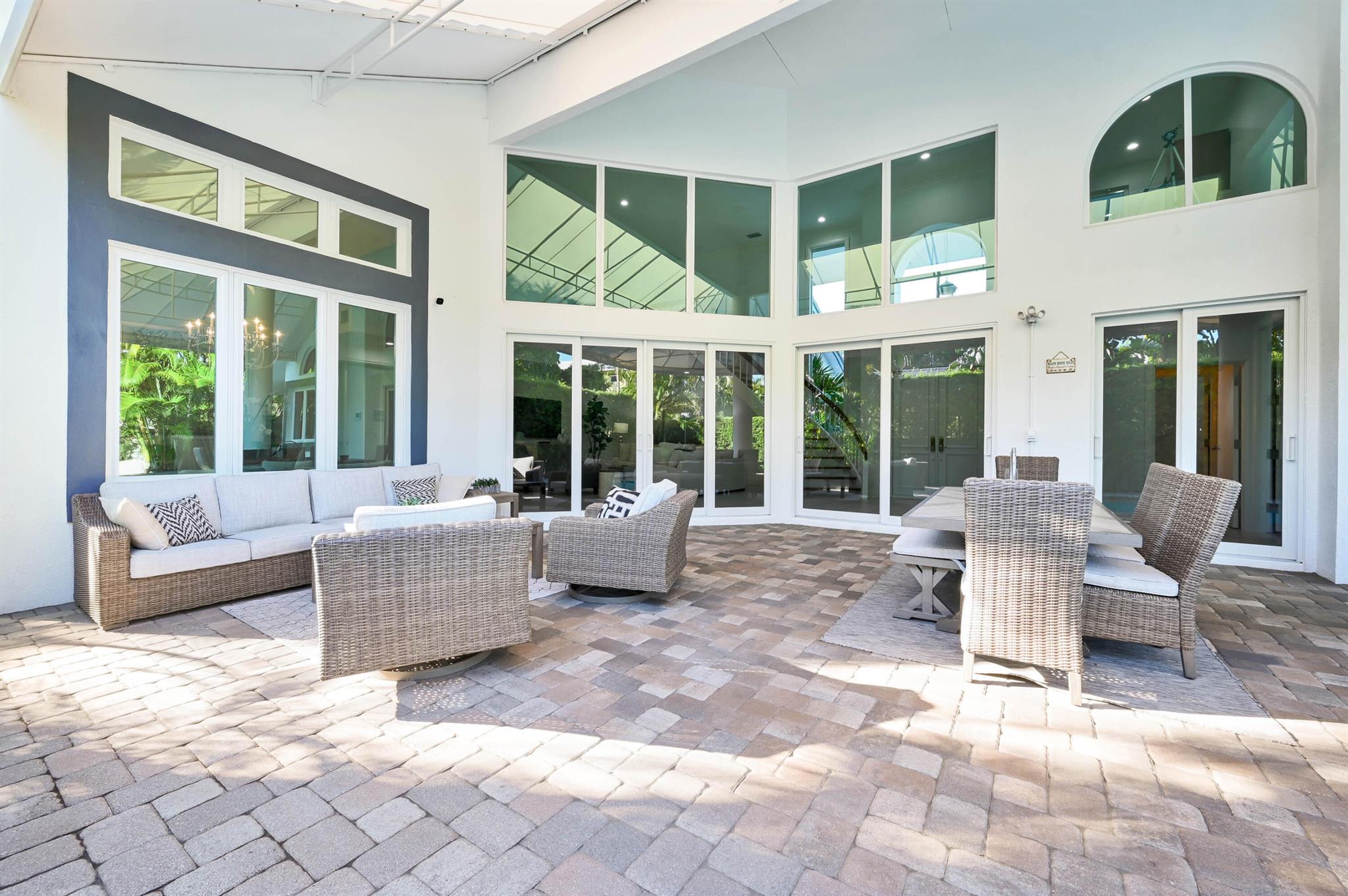 TROPICAL SHORES - Residential