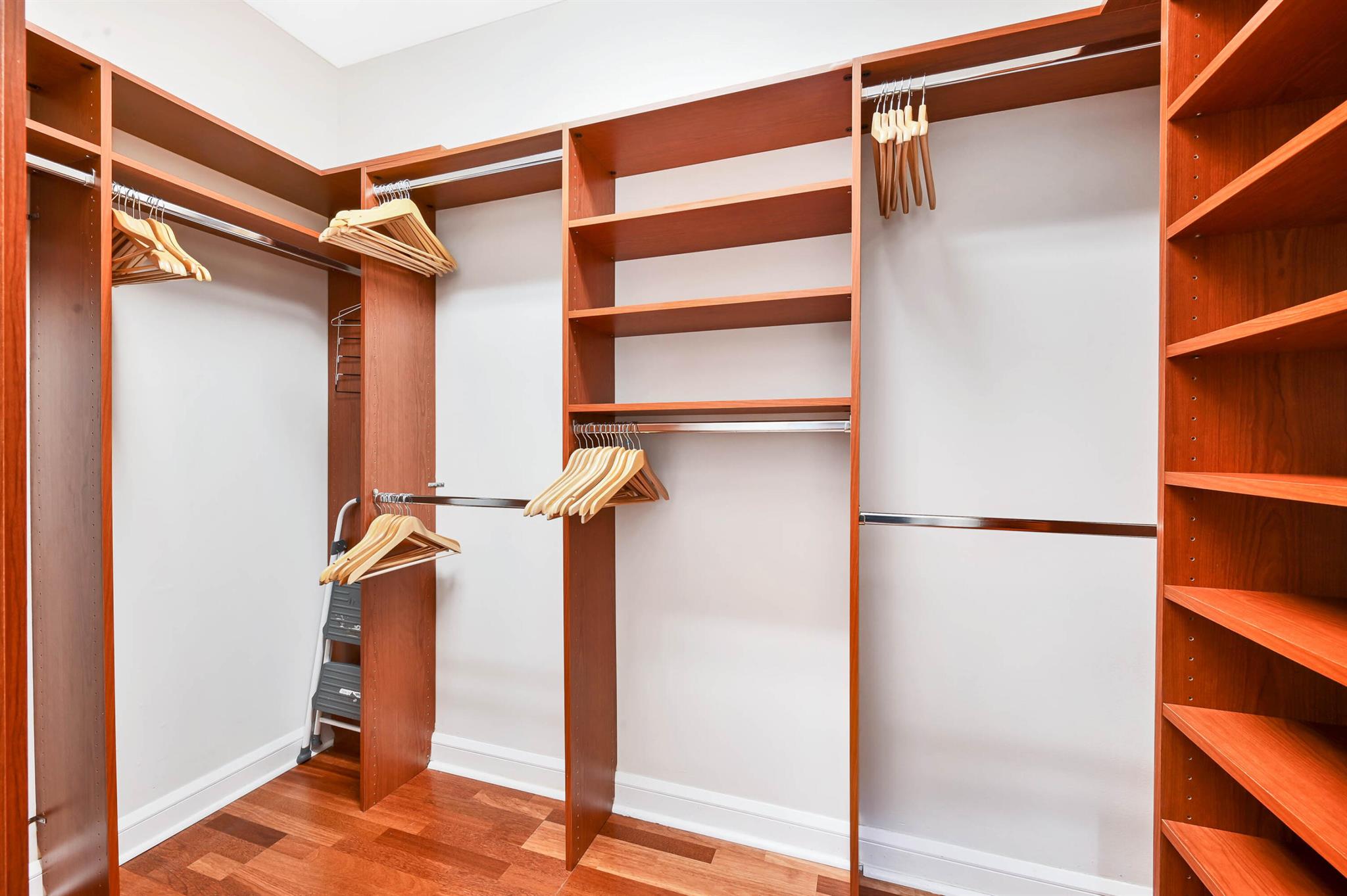 TROPICAL SHORES - Residential