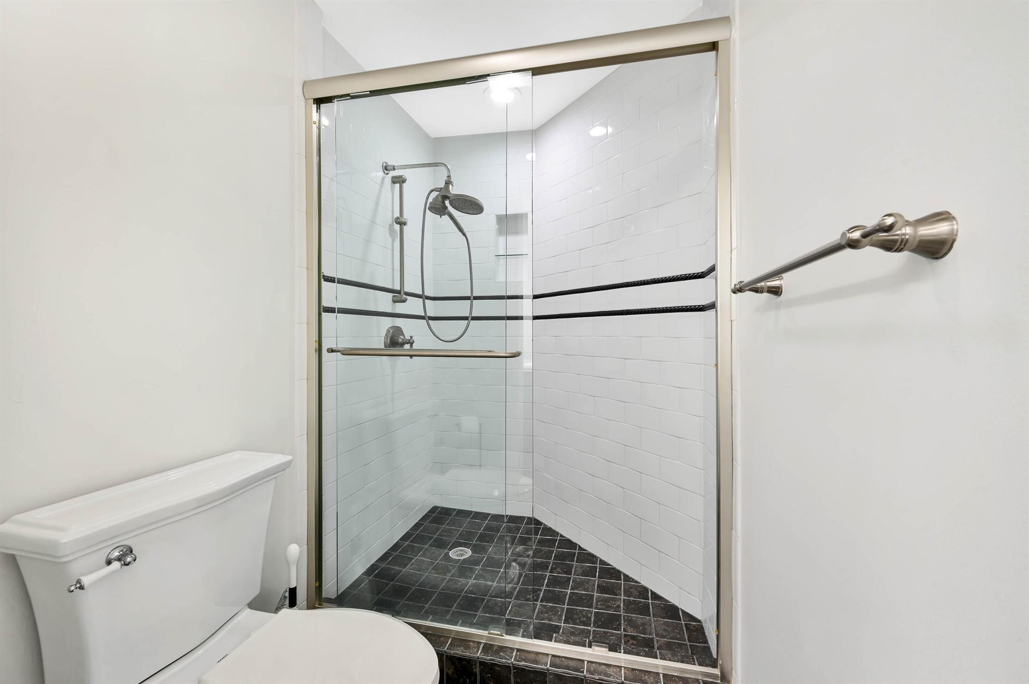 TROPICAL SHORES - Residential