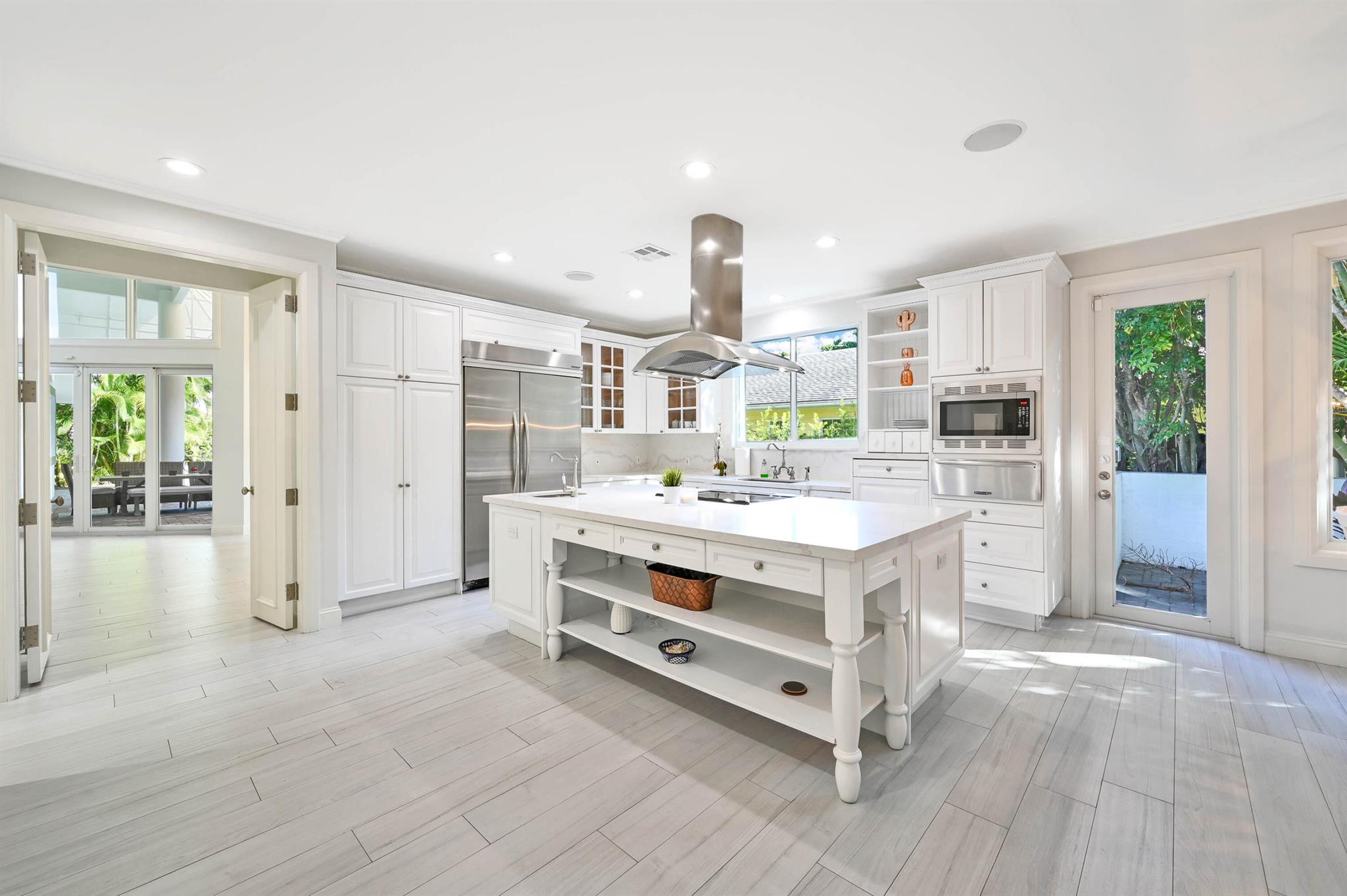 TROPICAL SHORES - Residential