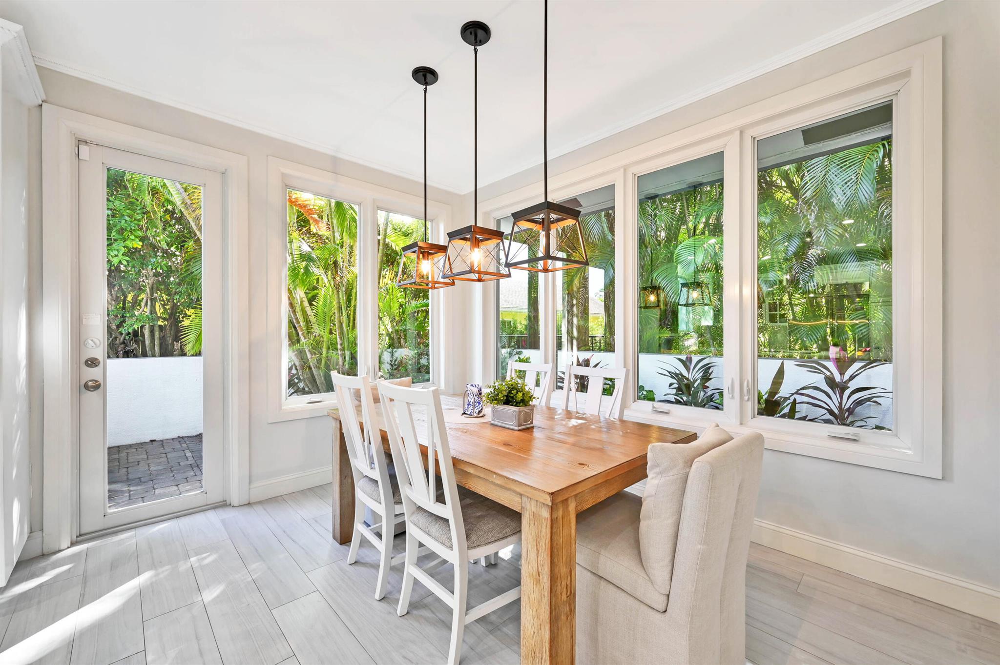 TROPICAL SHORES - Residential