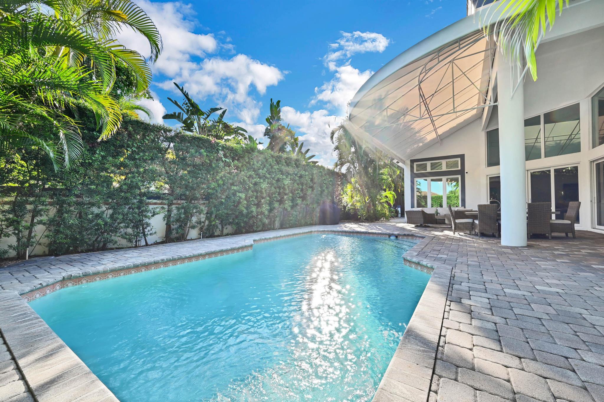 TROPICAL SHORES - Residential