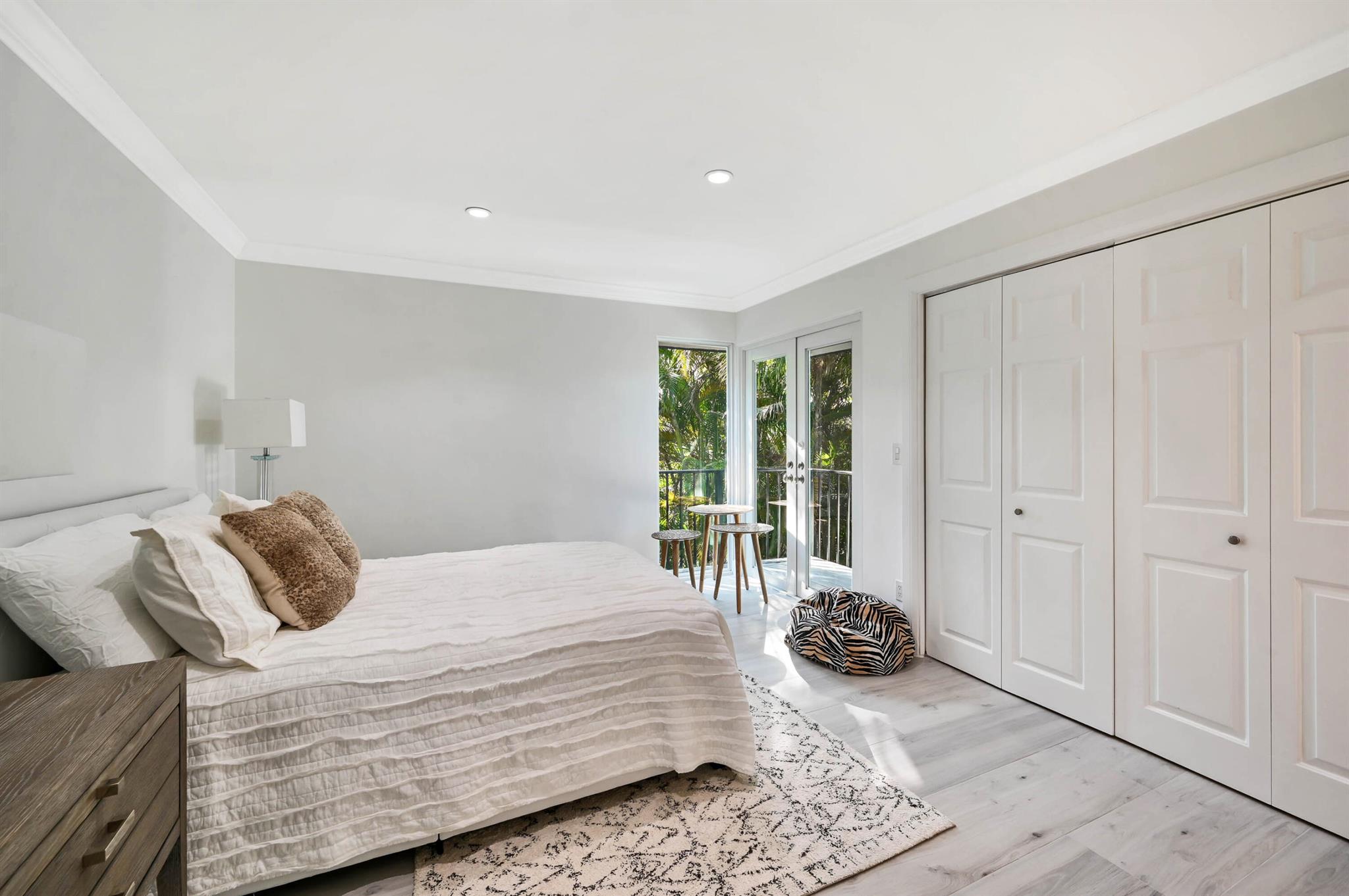 TROPICAL SHORES - Residential