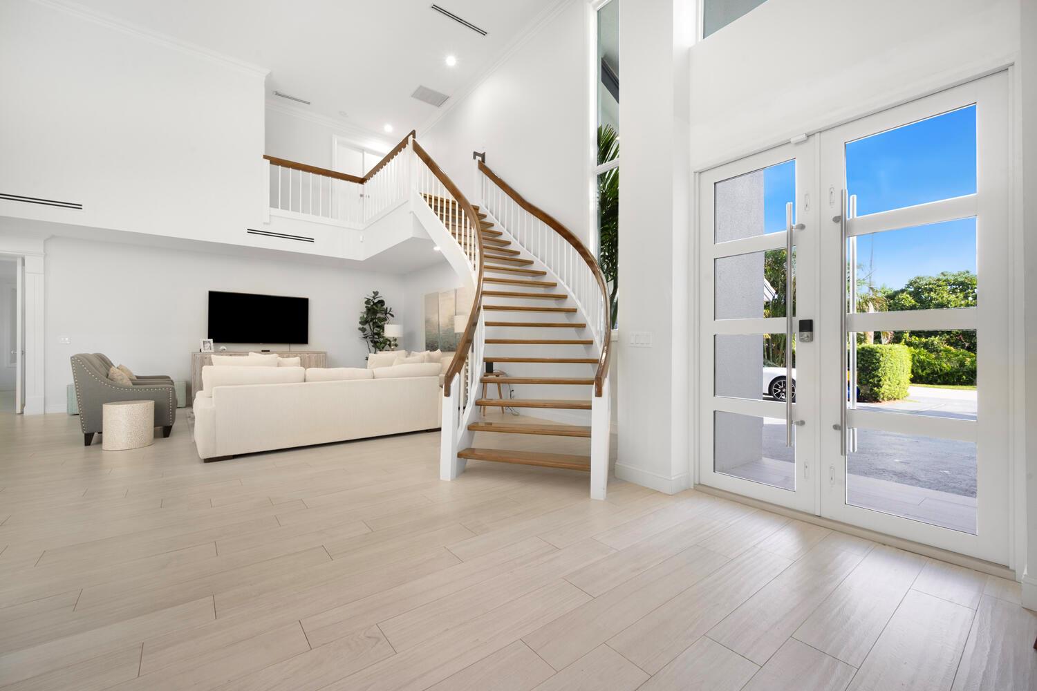 TROPICAL SHORES - Residential