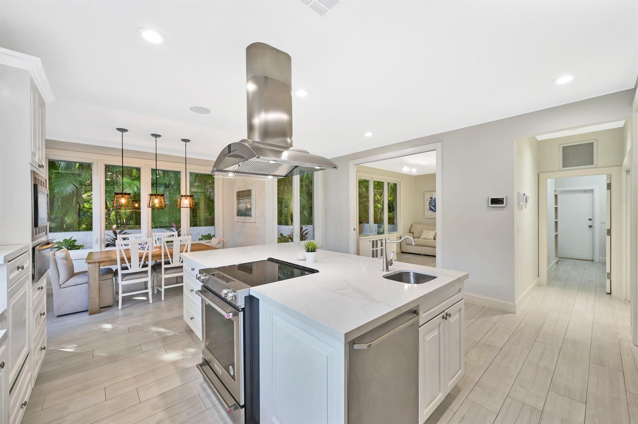 TROPICAL SHORES - Residential