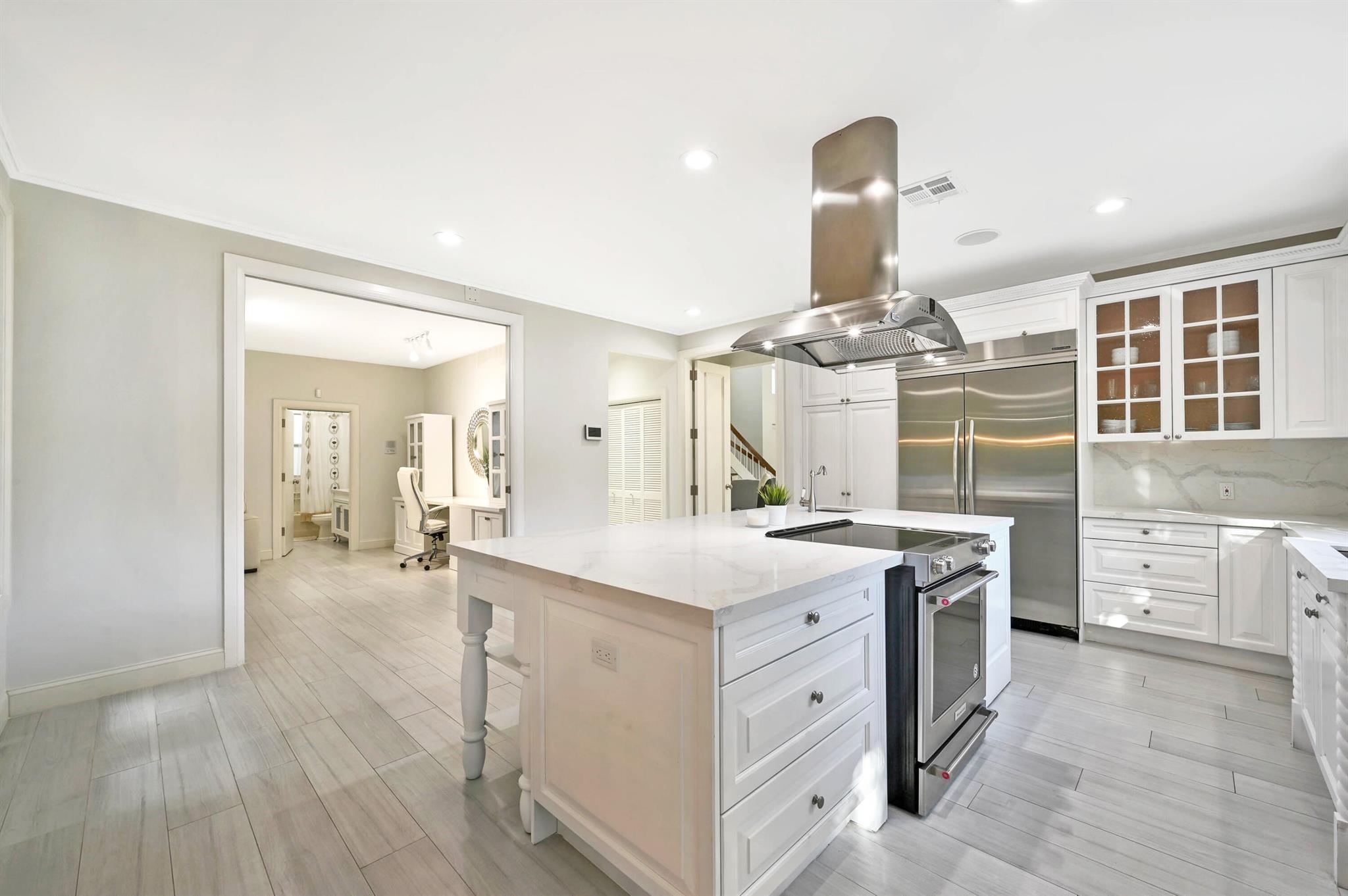 TROPICAL SHORES - Residential