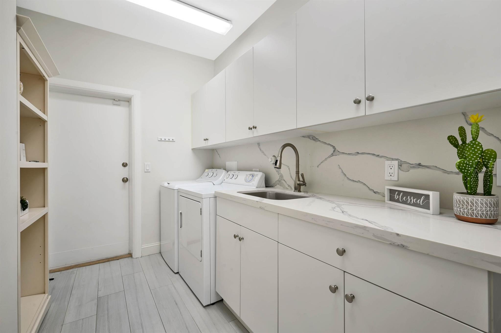 TROPICAL SHORES - Residential