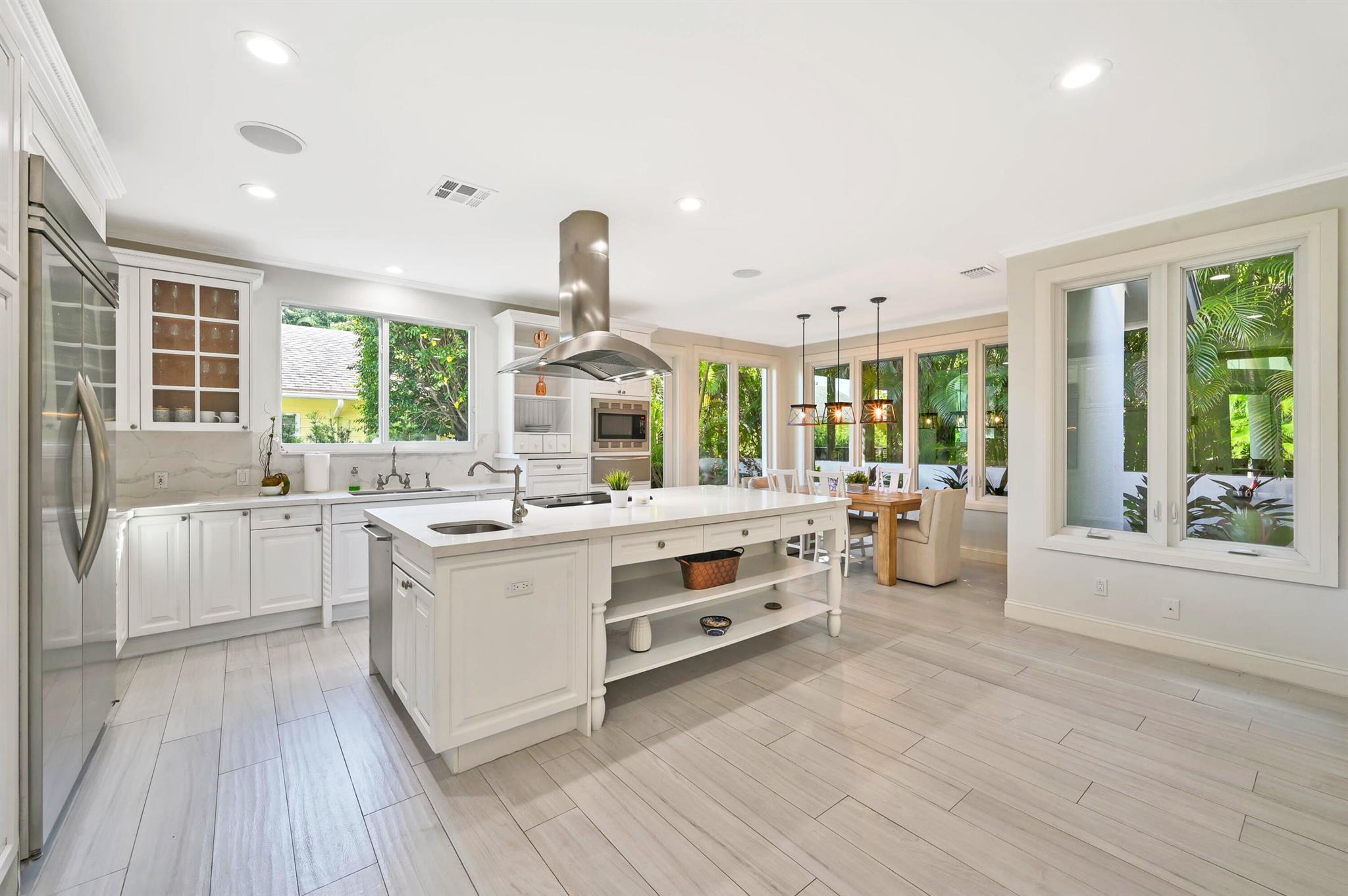 TROPICAL SHORES - Residential