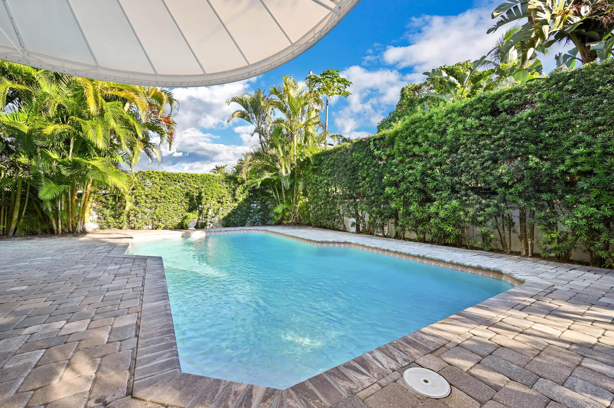 TROPICAL SHORES - Residential