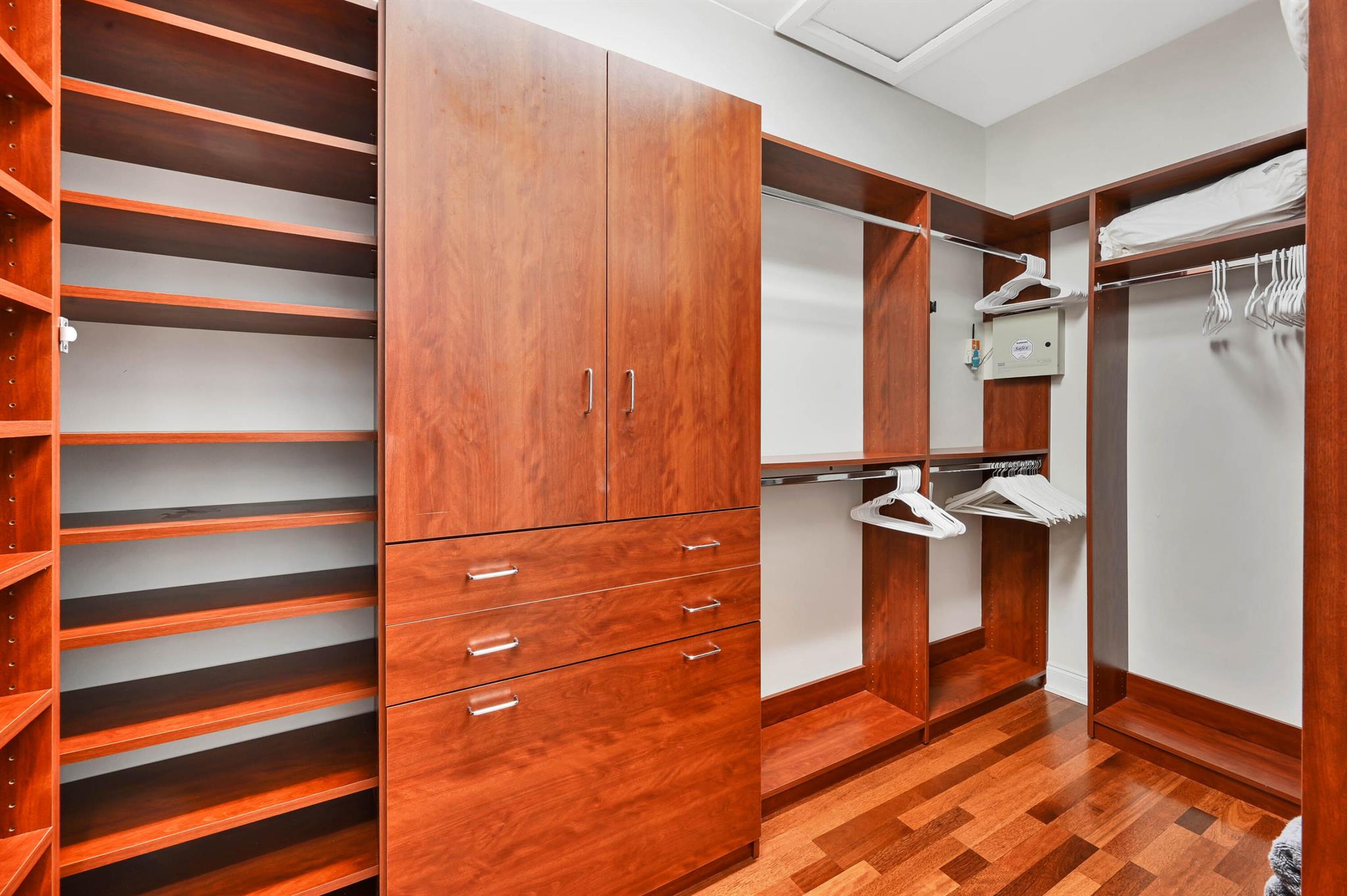 TROPICAL SHORES - Residential