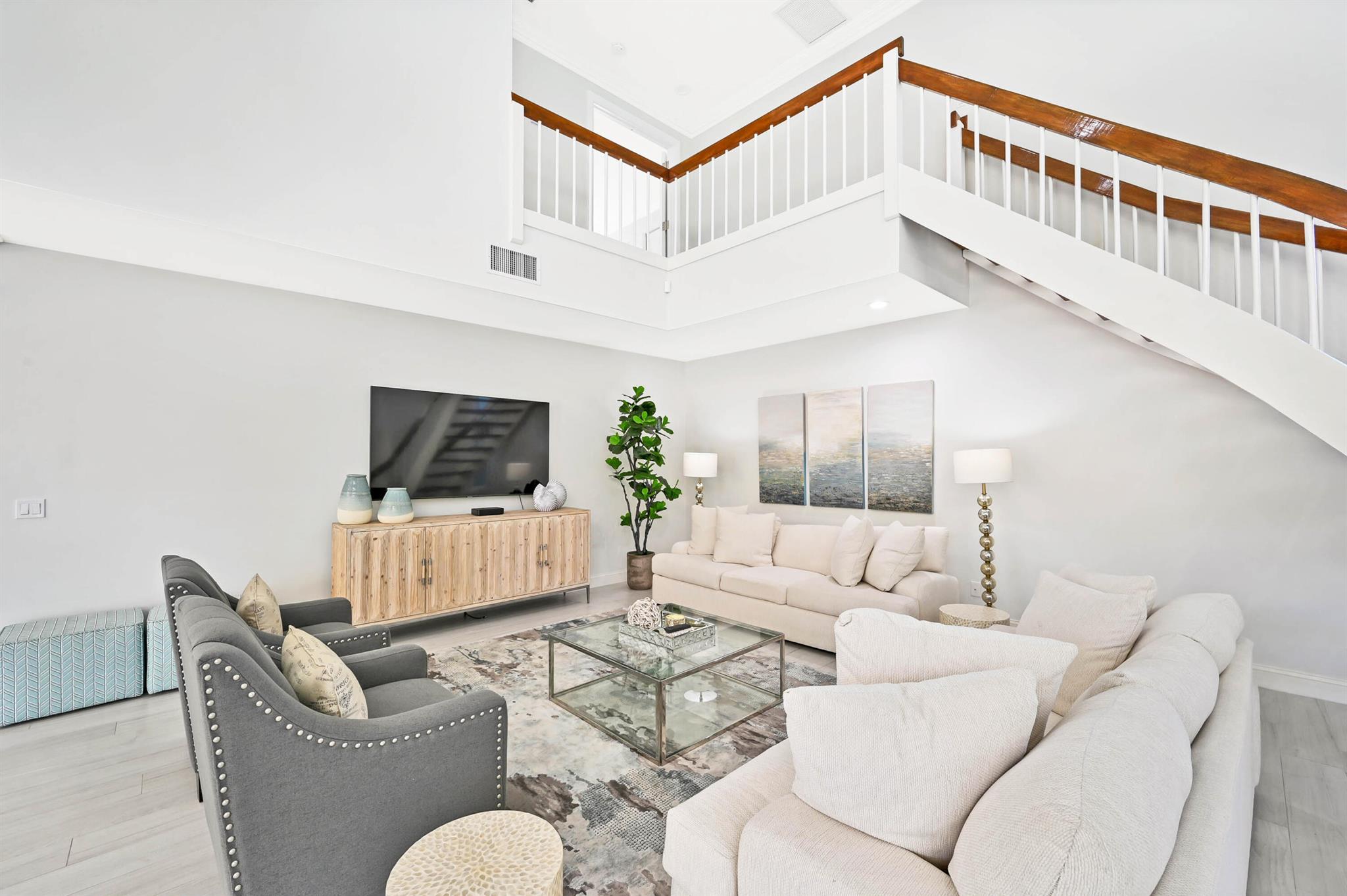 TROPICAL SHORES - Residential