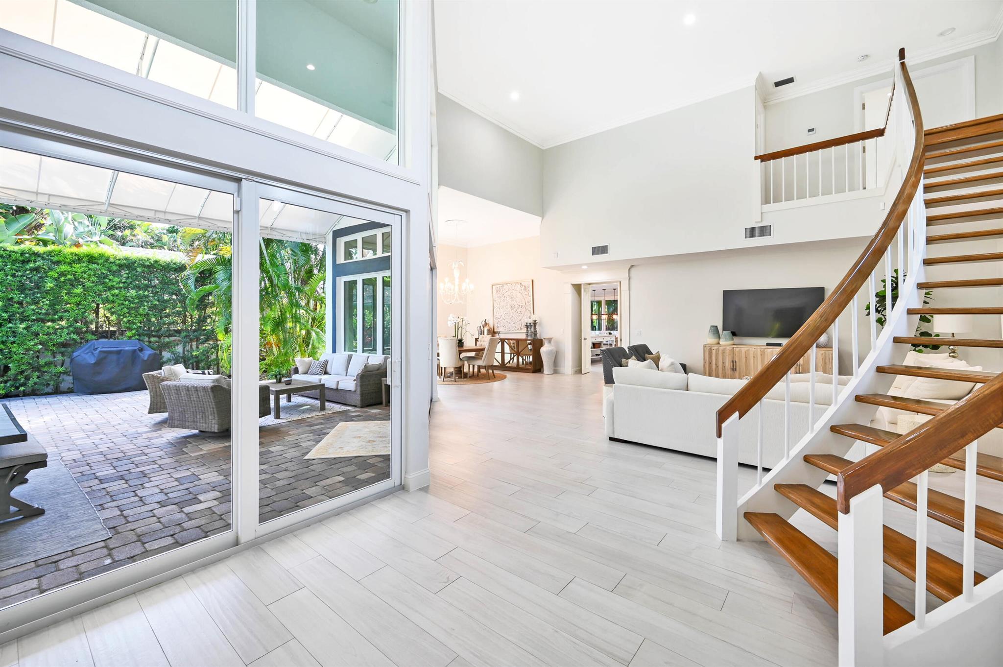 TROPICAL SHORES - Residential