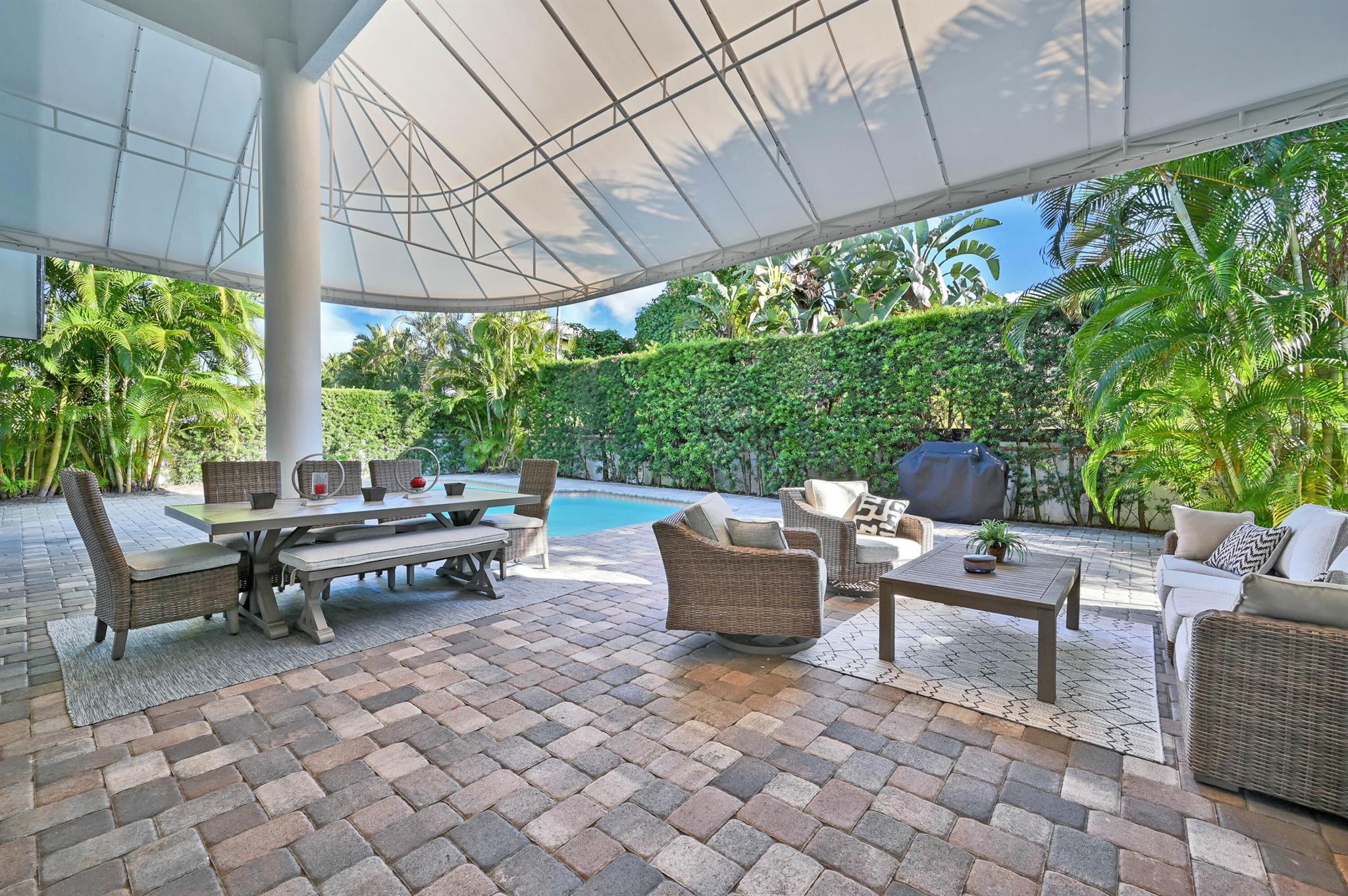 TROPICAL SHORES - Residential