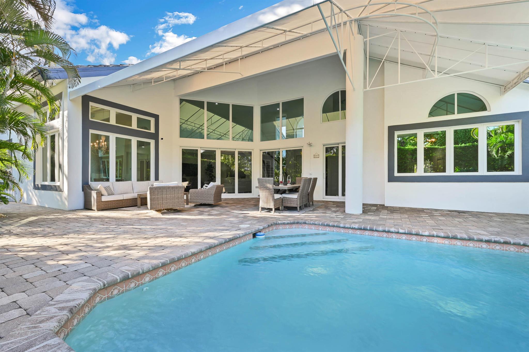 TROPICAL SHORES - Residential