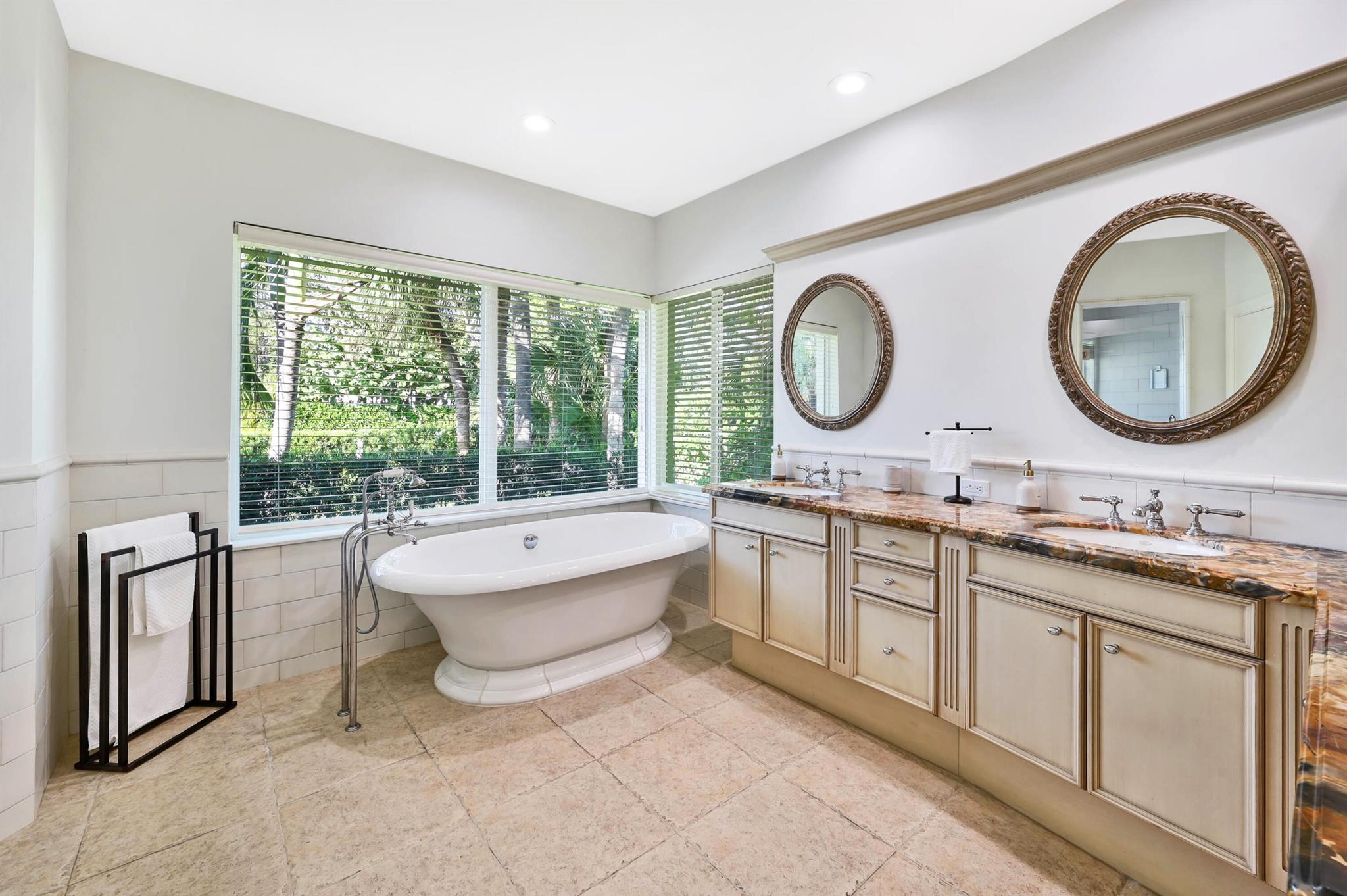 TROPICAL SHORES - Residential