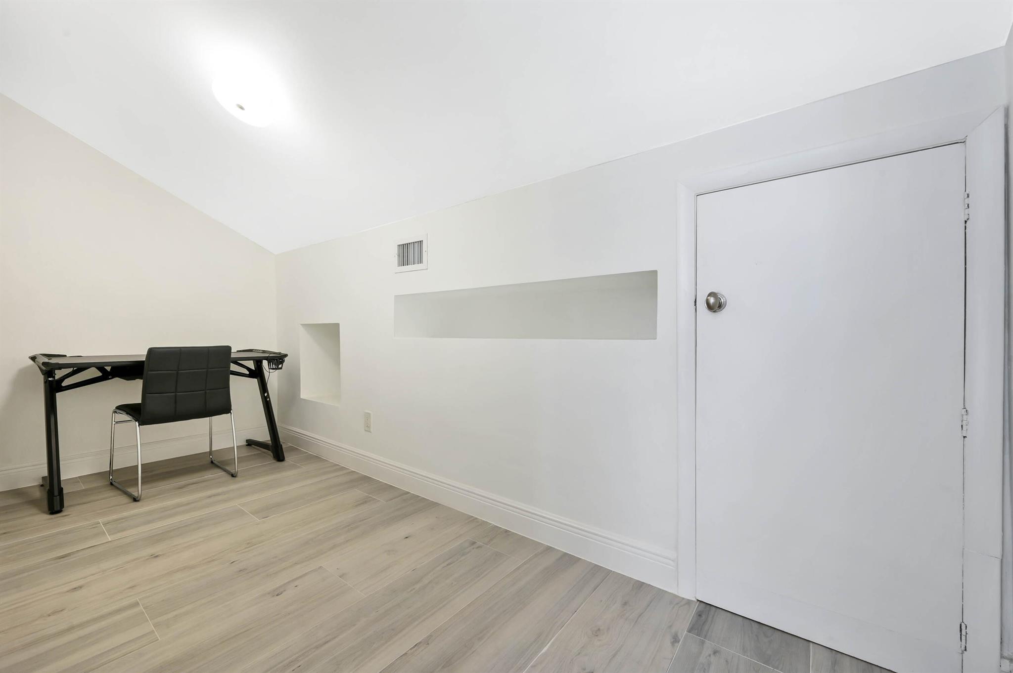 TROPICAL SHORES - Residential