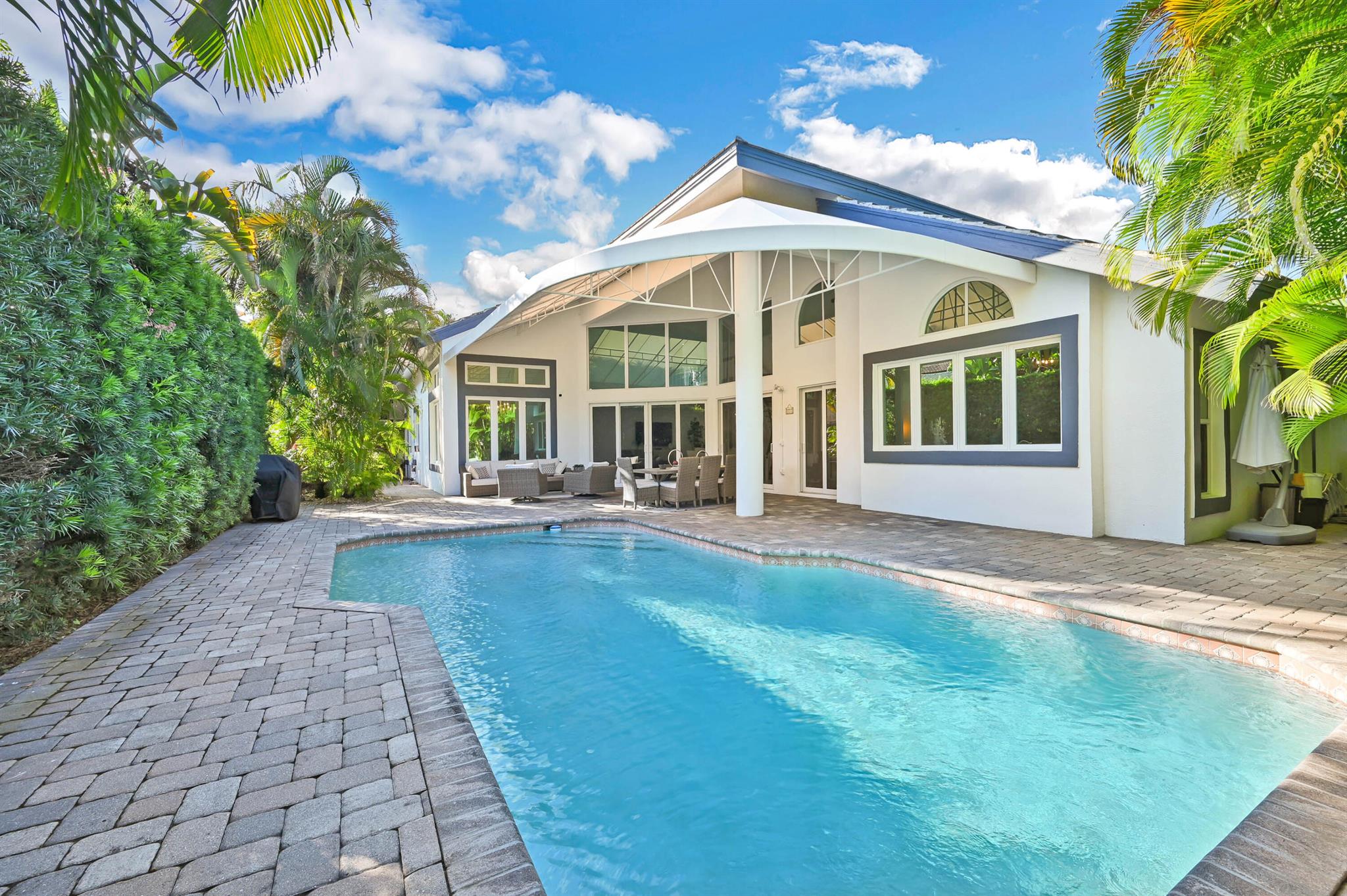 TROPICAL SHORES - Residential