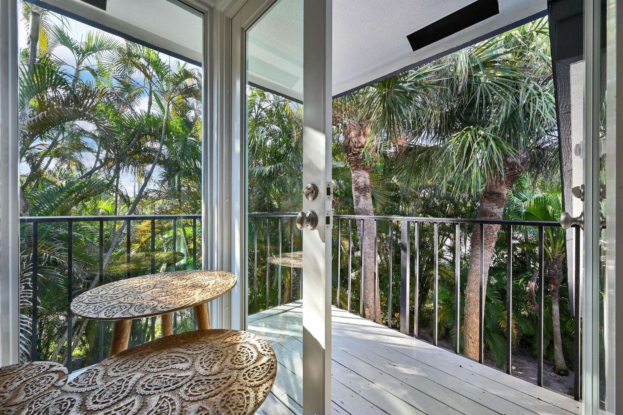 TROPICAL SHORES - Residential