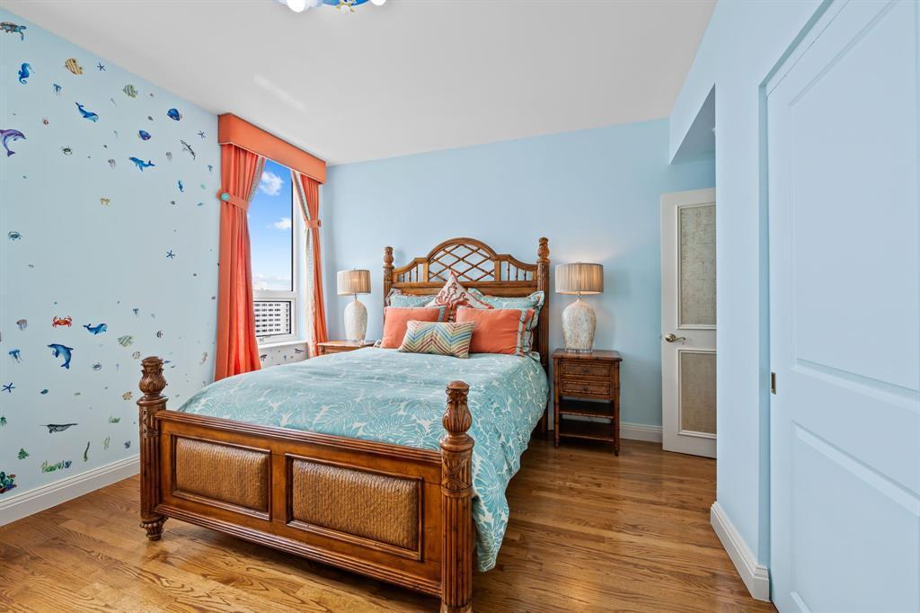 HARBOURAGE PLACE CONDO - Residential