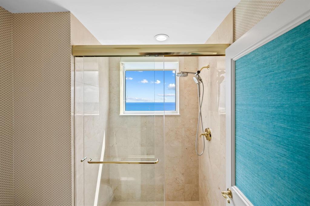 HARBOURAGE PLACE CONDO - Residential