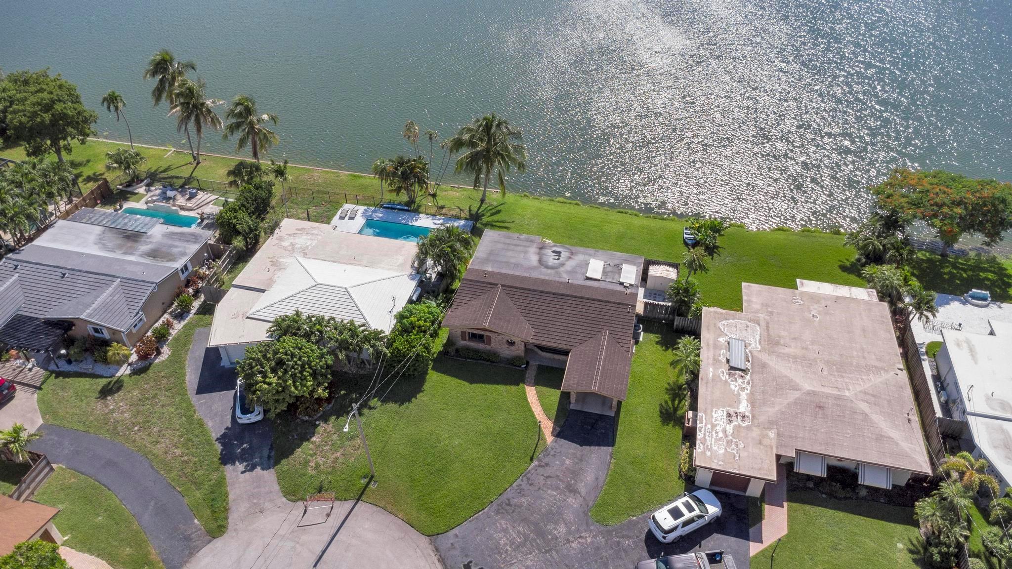 1774 NW 39th Pl