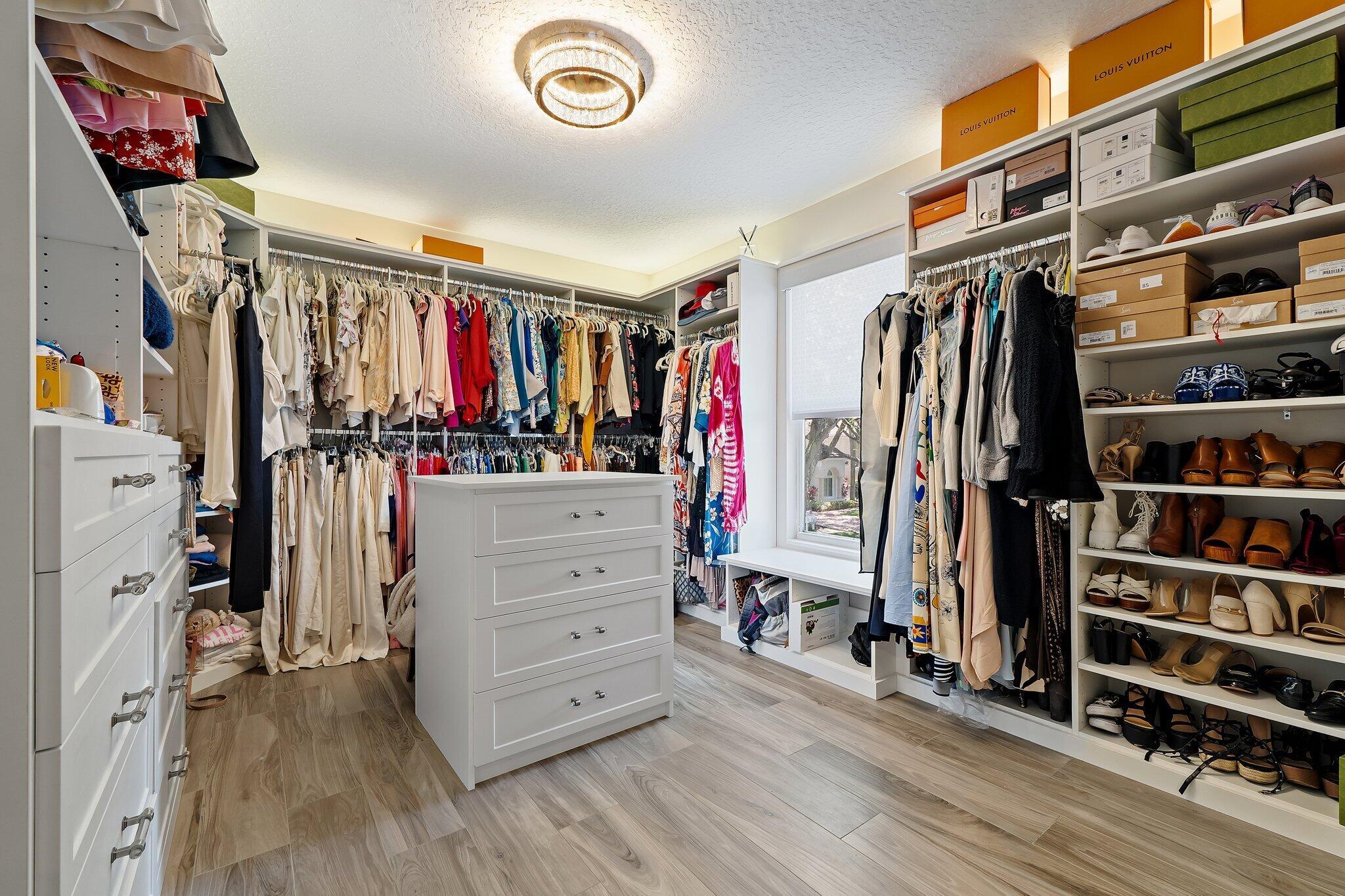 OAK HARBOUR 3 - Residential