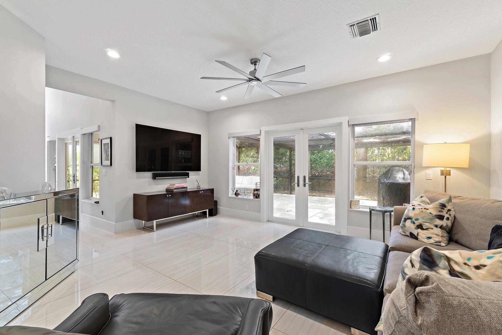 OAK HARBOUR 3 - Residential