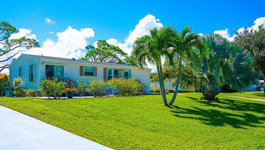 Photo of 7030 SE Ridgeway Terrace, Hobe Sound, FL 33455 (MLS # R10951300)