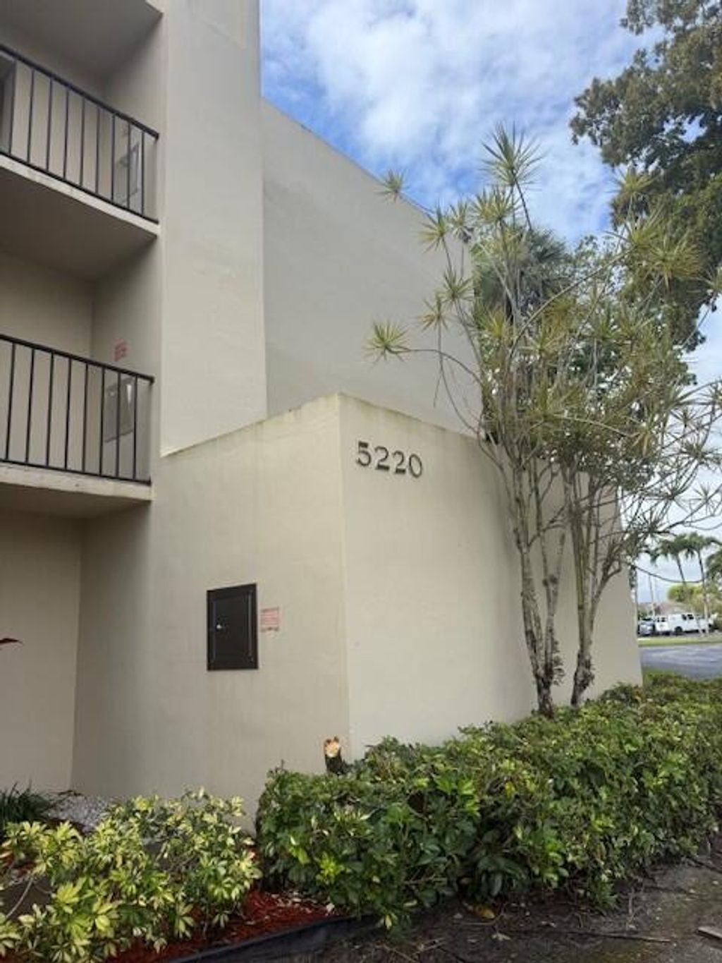 Photo of 5220 Las Verdes Circle #108, Delray Beach, FL 33484 (MLS # B26017349)