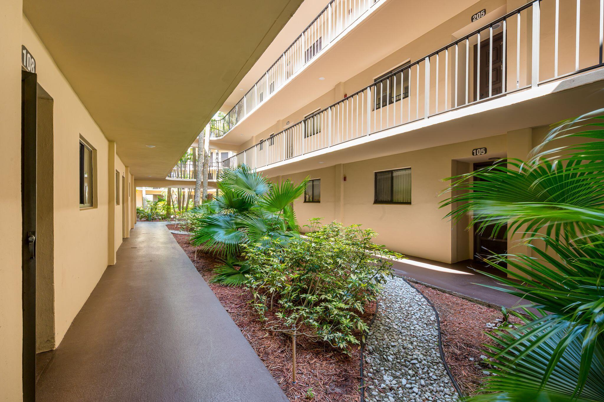 5220 Las Verdes Circle 108