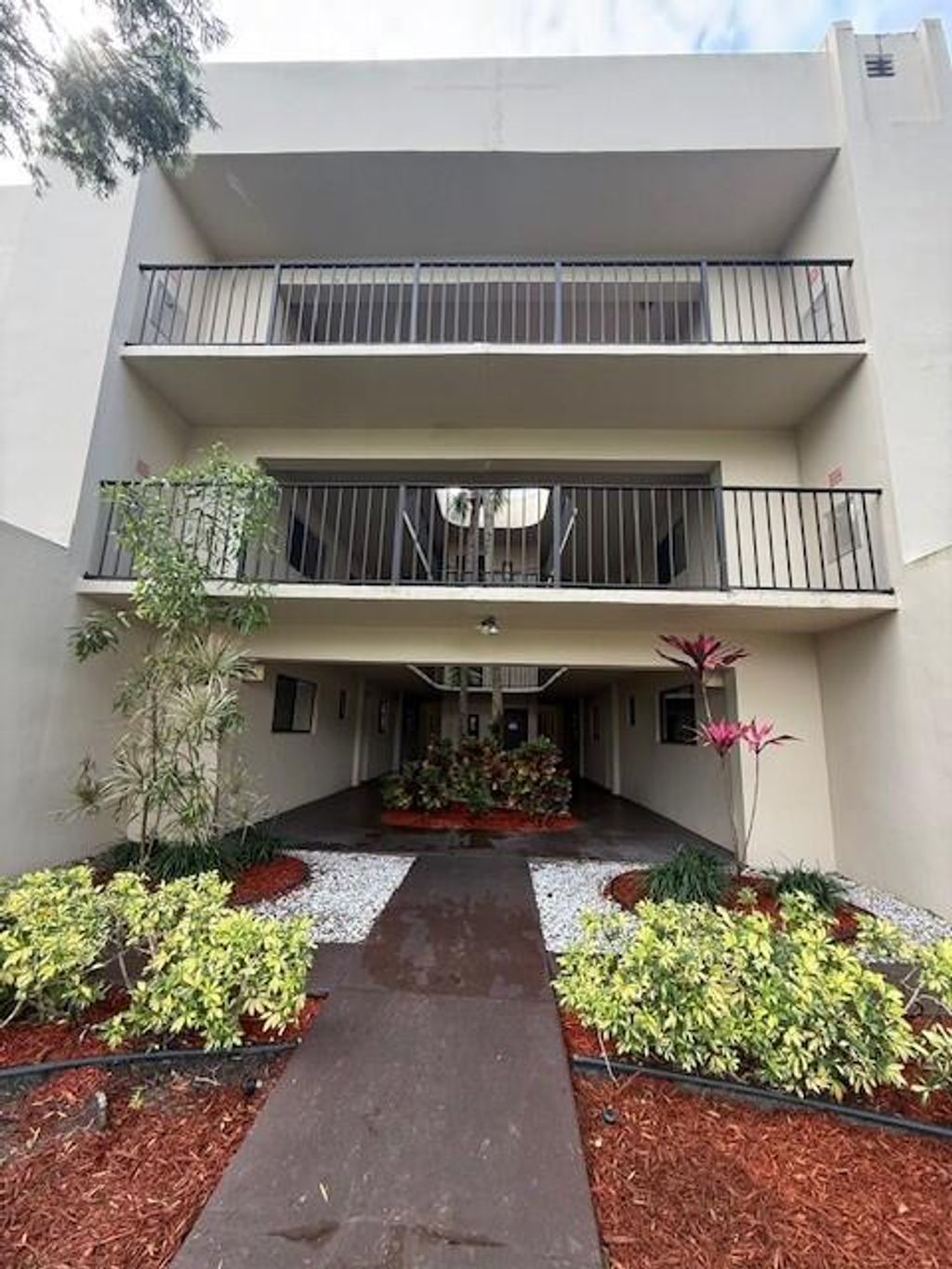 Photo of 5220 Las Verdes Circle #108, Delray Beach, FL 33484 (MLS # B26017349)