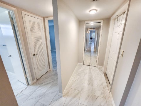 Tiny photo for 2300 PARK Lane #216, Hollywood, FL 33021 (MLS # B26082898)