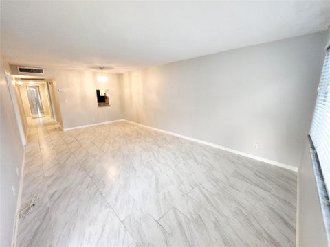 Tiny photo for 2300 PARK Lane #216, Hollywood, FL 33021 (MLS # B26082898)