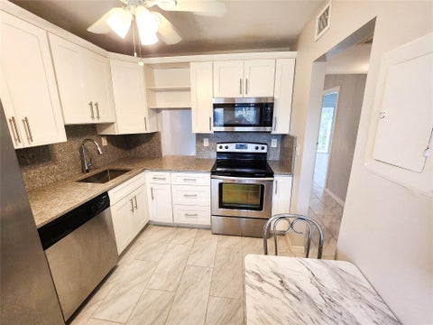 Tiny photo for 2300 PARK Lane #216, Hollywood, FL 33021 (MLS # B26082898)