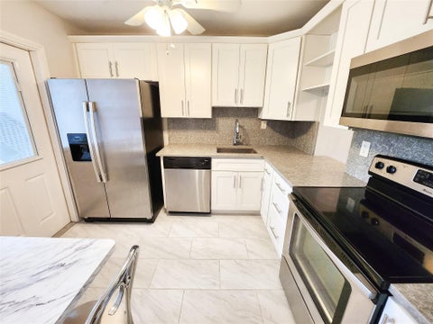 Tiny photo for 2300 PARK Lane #216, Hollywood, FL 33021 (MLS # B26082898)