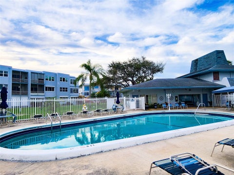 Tiny photo for 2300 PARK Lane #216, Hollywood, FL 33021 (MLS # B26082898)