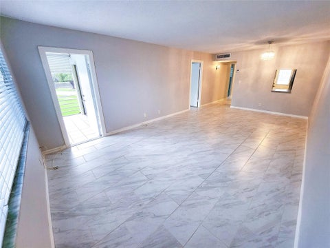 Tiny photo for 2300 PARK Lane #216, Hollywood, FL 33021 (MLS # B26082898)