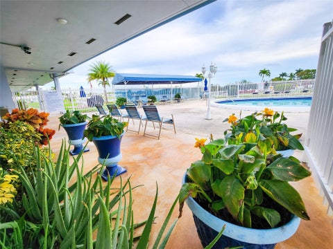 Tiny photo for 2300 PARK Lane #216, Hollywood, FL 33021 (MLS # B26082898)