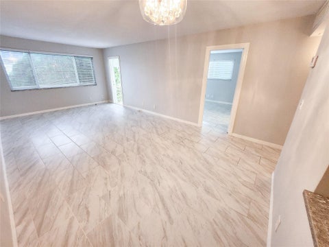 Tiny photo for 2300 PARK Lane #216, Hollywood, FL 33021 (MLS # B26082898)