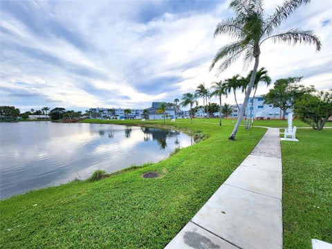 Tiny photo for 2300 PARK Lane #216, Hollywood, FL 33021 (MLS # B26082898)